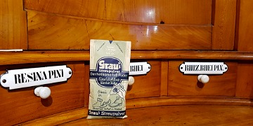 Grau's Streupulver im Apothekenmuseum in Radolfzell Grau's Streupulver im Apothekenmuseum in Radolfzell